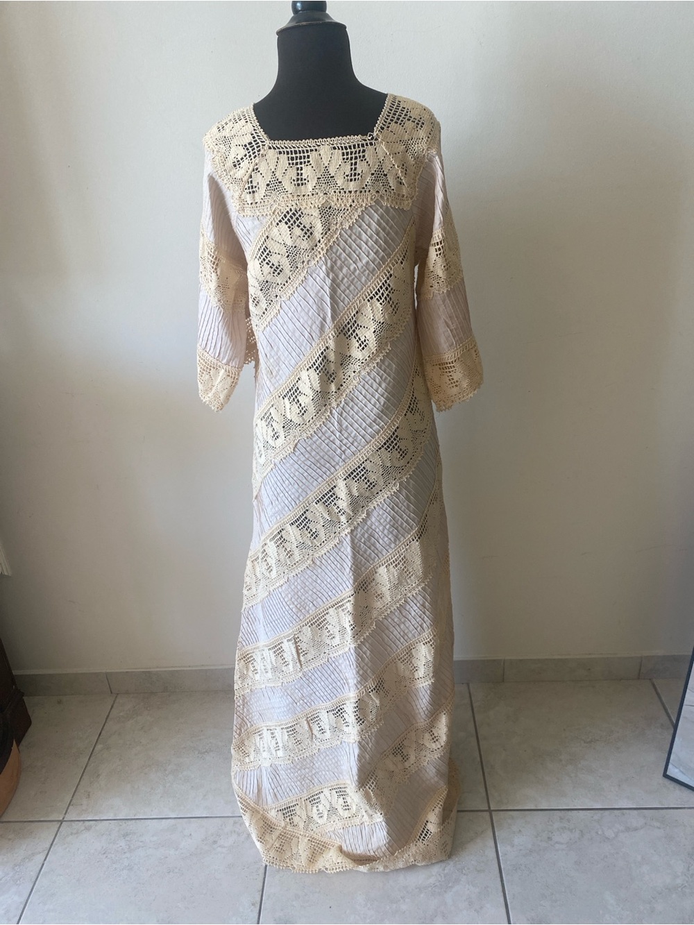 Vintage Mexican Crochet Panel Maxi Dress in Cream - Picture 4 of 6